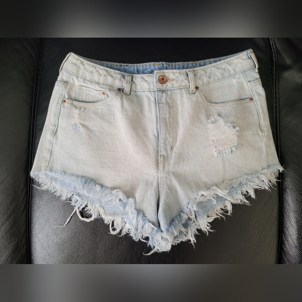 🌺2 for $10🌺 Divided Size 8 Distressed Jean Shorts